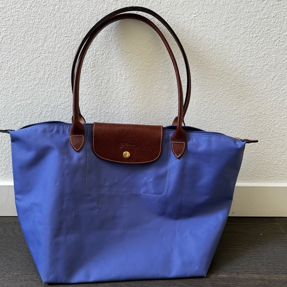 Longchamp Le Pilage shopping tote medium. Excellent preloved condition. - Picture 1 of 8